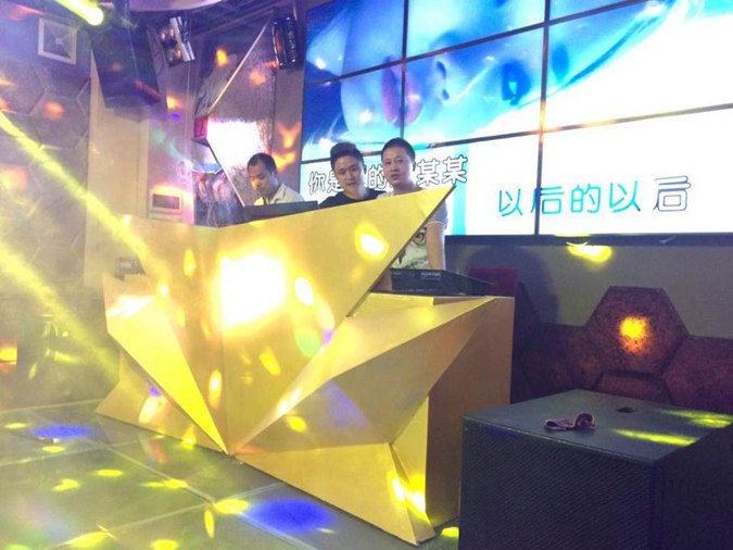 夜电酒吧